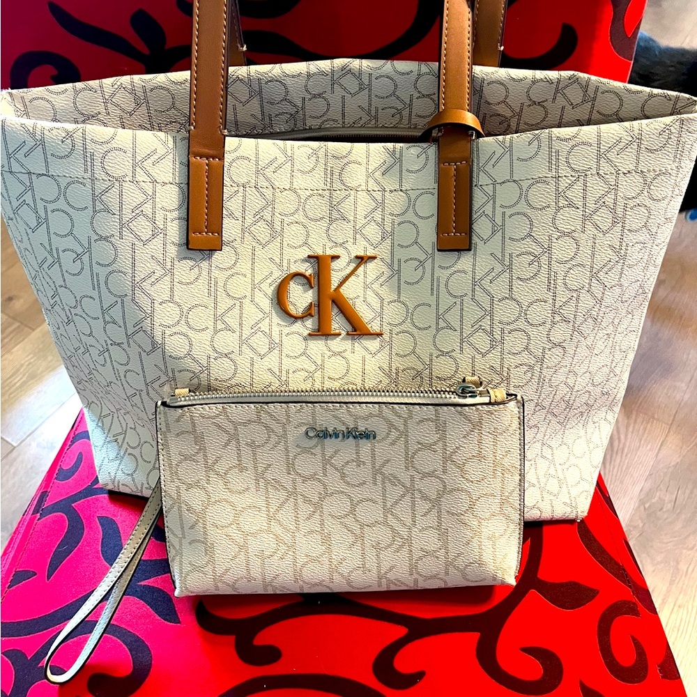 Calvin Klein purse with clutch